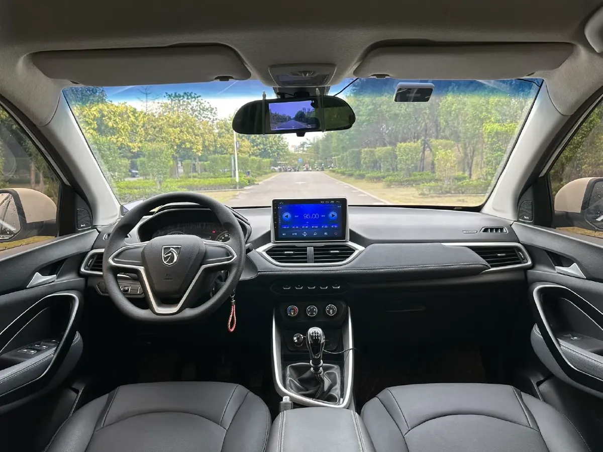 2018 BaoJun 530 1.5T 150HP L4 6MT,autocango,china used car exporter,china ev exporter,chinese used car exporter,chinese used ev exporter