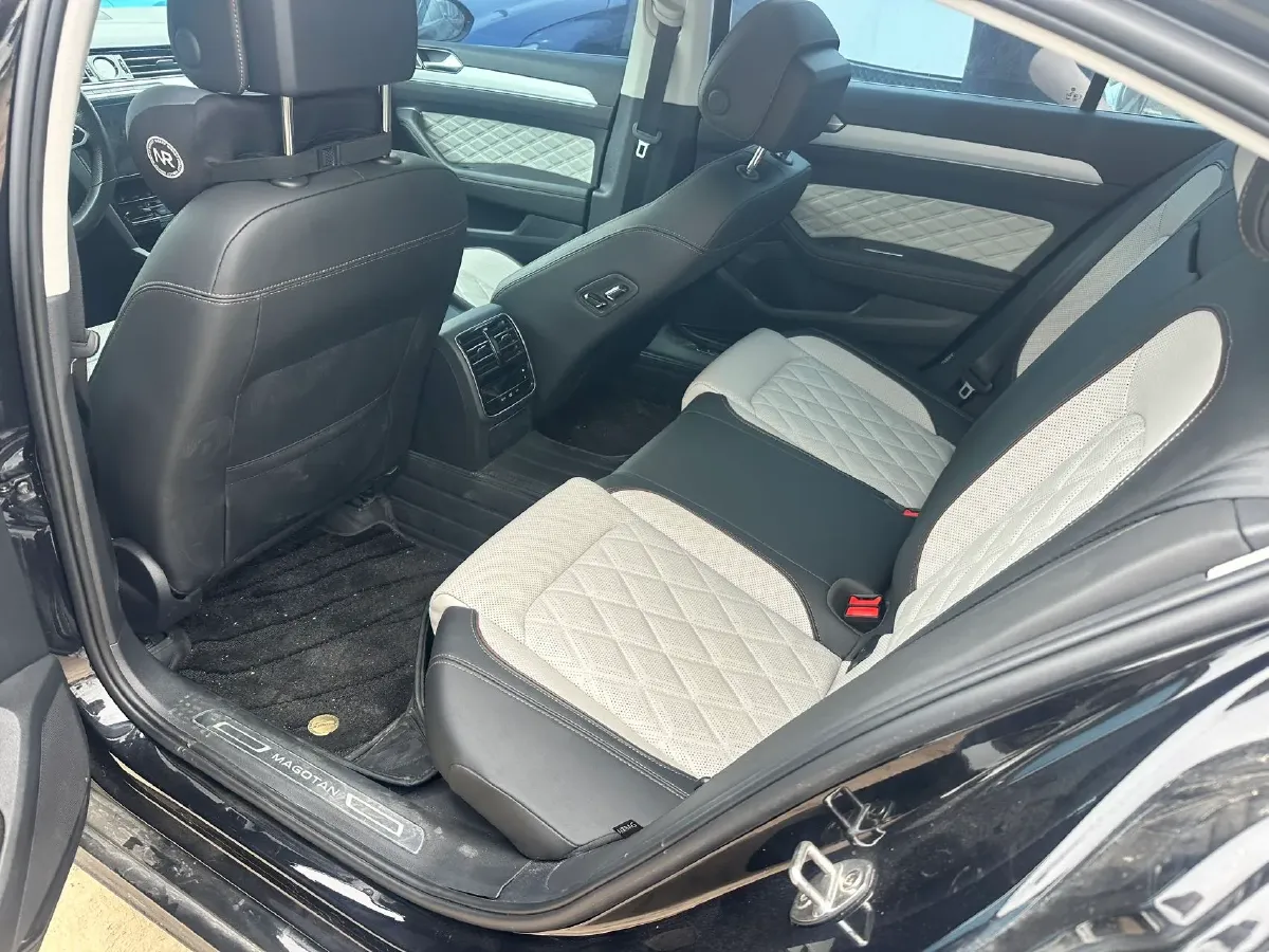 2023 Volkswagen Magotan 2.0T 186HP L4 7DCT,autocango,china used car exporter,china ev exporter,chinese used car exporter,chinese used ev exporter