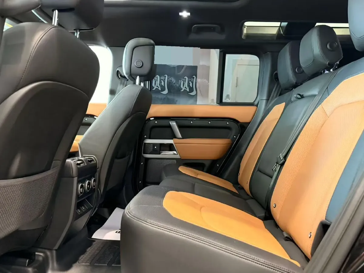 2024 Land Rover Defender 3.0T 400HP L6 8AT,autocango,china used car exporter,china ev exporter,chinese used car exporter,chinese used ev exporter