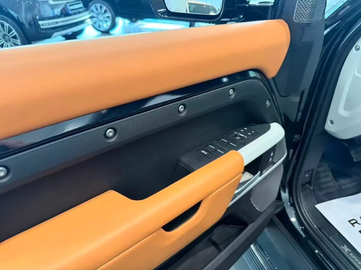 2024 Land Rover Defender 3.0T 400HP L6 8AT,autocango,china used car exporter,china ev exporter,chinese used car exporter,chinese used ev exporter