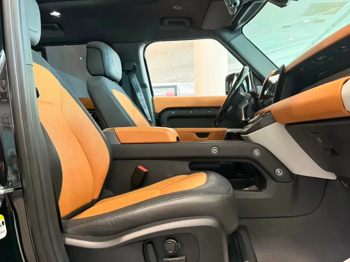 2024 Land Rover Defender 3.0T 400HP L6 8AT,autocango,china used car exporter,china ev exporter,chinese used car exporter,chinese used ev exporter