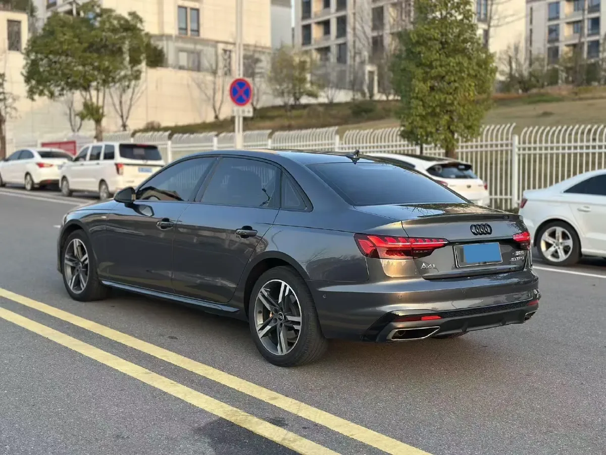 2022 Audi A4L 2.0T 190HP L4 7DCT,autocango,china used car exporter,china ev exporter,chinese used car exporter,chinese used ev exporter