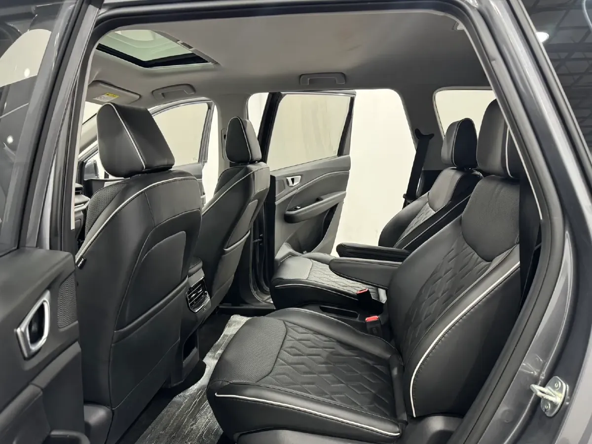 2022 Venucia T60 1.6L 126HP L4 CVT,autocango,china used car exporter,china ev exporter,chinese used car exporter,chinese used ev exporter