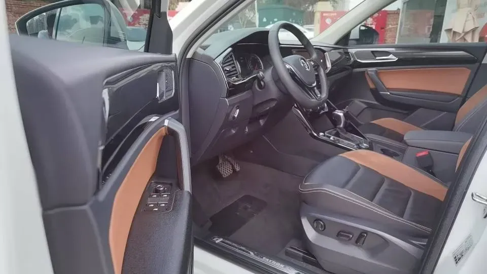 2019 MINI CLUBMAN 1.5T 102HP L3 6AT,autocango,china used car exporter,china ev exporter,chinese used car exporter,chinese used ev exporter