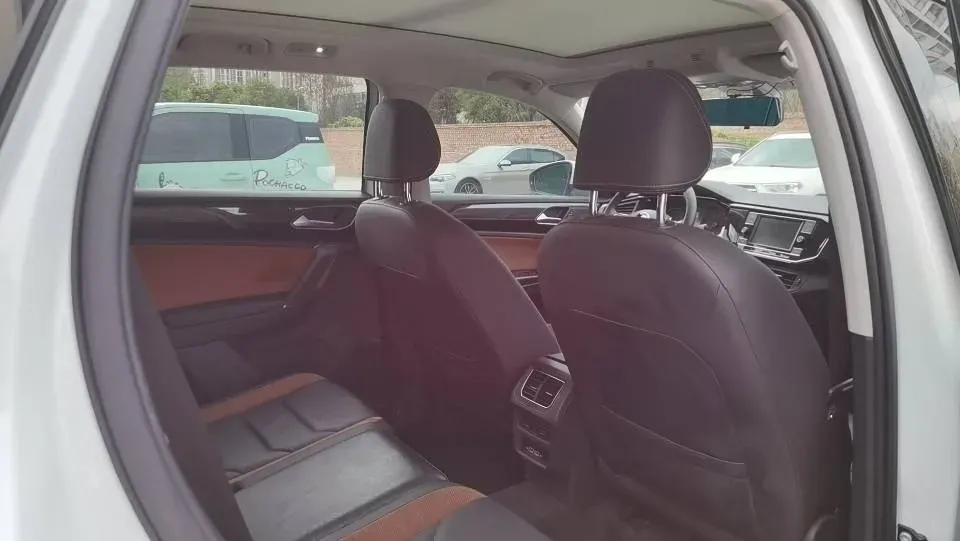 2019 MINI CLUBMAN 1.5T 102HP L3 6AT,autocango,china used car exporter,china ev exporter,chinese used car exporter,chinese used ev exporter