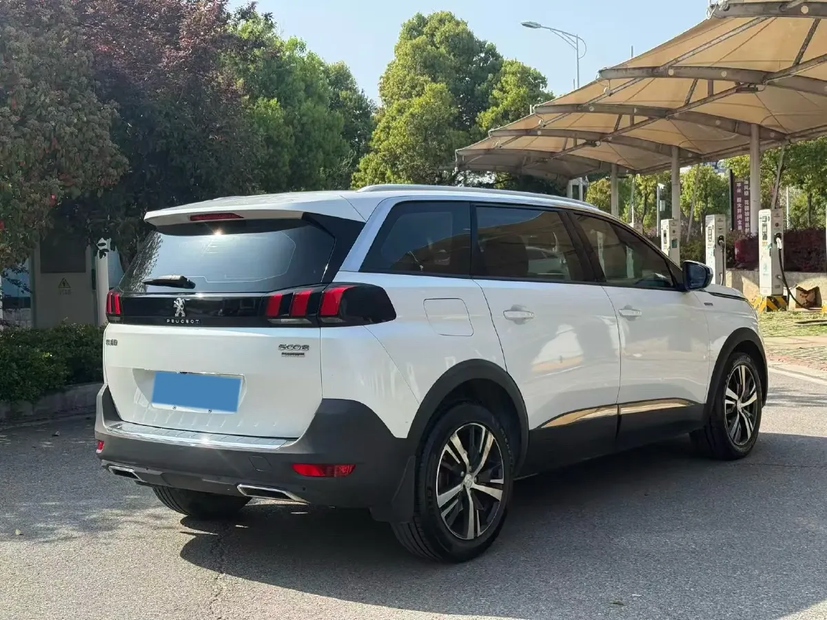 2017 Peugeot 5008 1.8T 204HP L4 6AT,autocango,china used car exporter,china ev exporter,chinese used car exporter,chinese used ev exporter