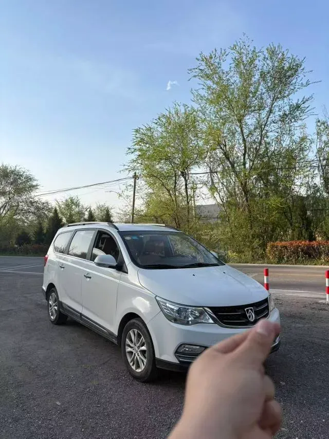 2016 BaoJun 730 1.5L 112HP L4 5MT,autocango,china used car exporter,china ev exporter,chinese used car exporter,chinese used ev exporter