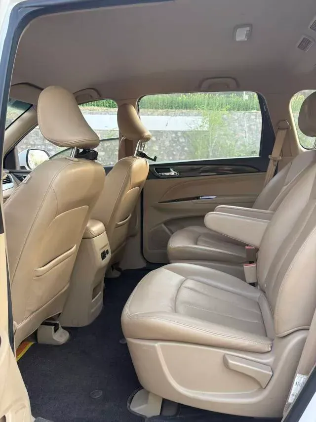 2016 BaoJun 730 1.5L 112HP L4 5MT,autocango,china used car exporter,china ev exporter,chinese used car exporter,chinese used ev exporter