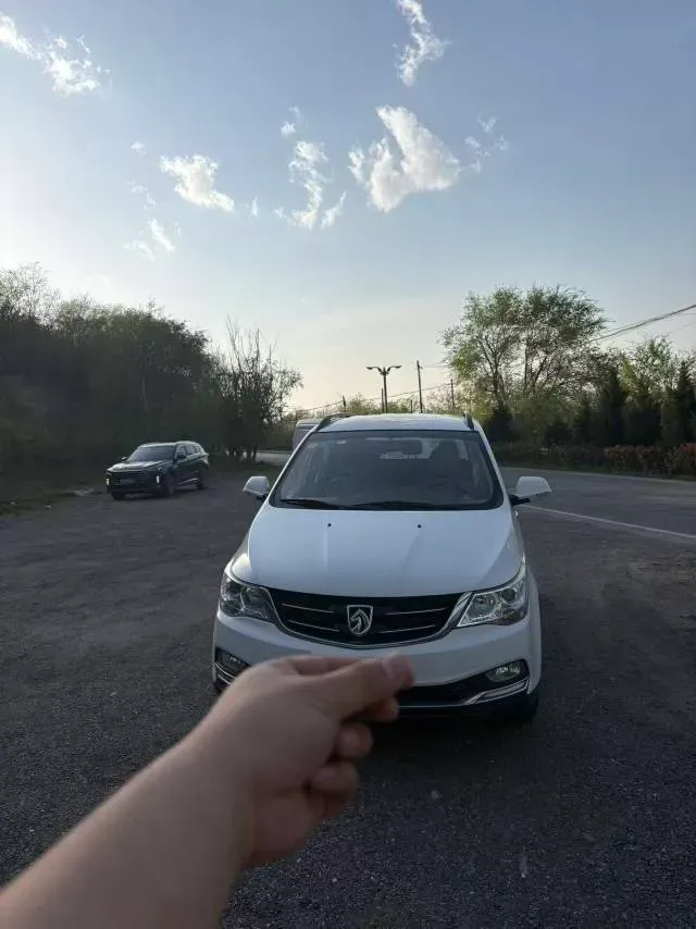 2016 BaoJun 730 1.5L 112HP L4 5MT,autocango,china used car exporter,china ev exporter,chinese used car exporter,chinese used ev exporter