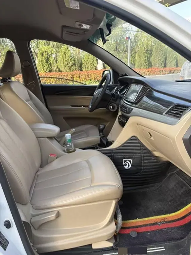 2016 BaoJun 730 1.5L 112HP L4 5MT,autocango,china used car exporter,china ev exporter,chinese used car exporter,chinese used ev exporter