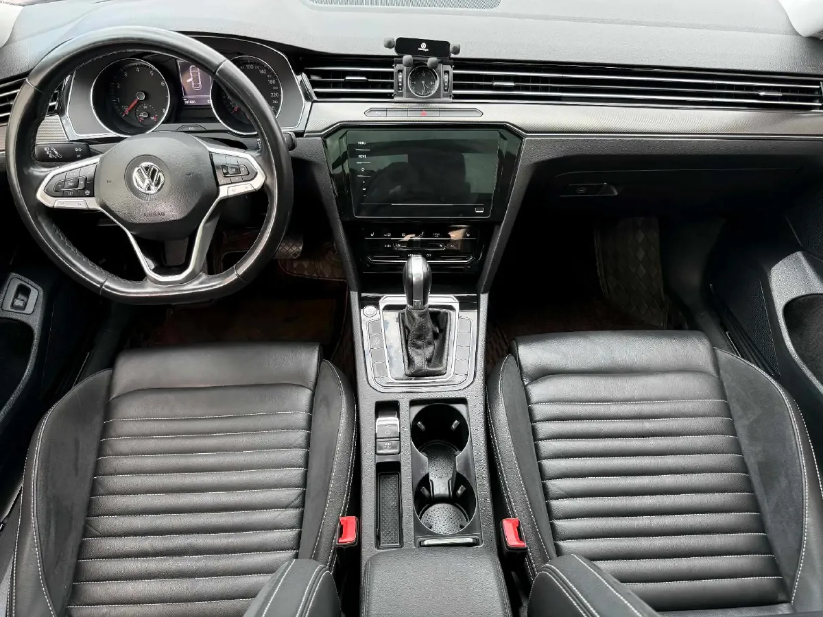 2020 Volkswagen Magotan 2.0T 186HP L4 7DCT,autocango,china used car exporter,china ev exporter,chinese used car exporter,chinese used ev exporter