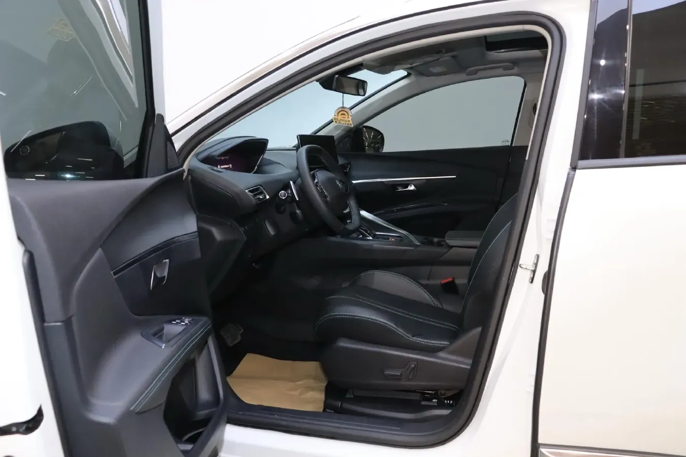 2021 Peugeot 5008 1.6T 170HP L4 8AT,autocango,china used car exporter,china ev exporter,chinese used car exporter,chinese used ev exporter