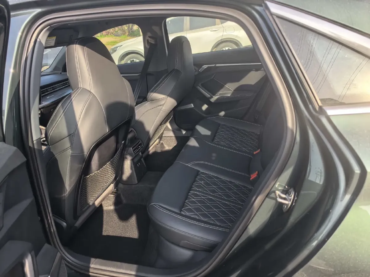 2025 Audi A3 1.5T 160HP L4 7DCT,autocango,china used car exporter,china ev exporter,chinese used car exporter,chinese used ev exporter