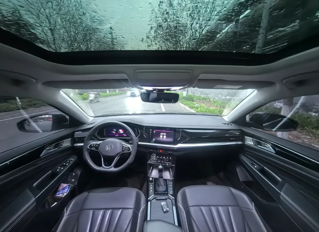 2024 Volkswagen Passat 2.0T 220HP L4 7DCT,autocango,china used car exporter,china ev exporter,chinese used car exporter,chinese used ev exporter