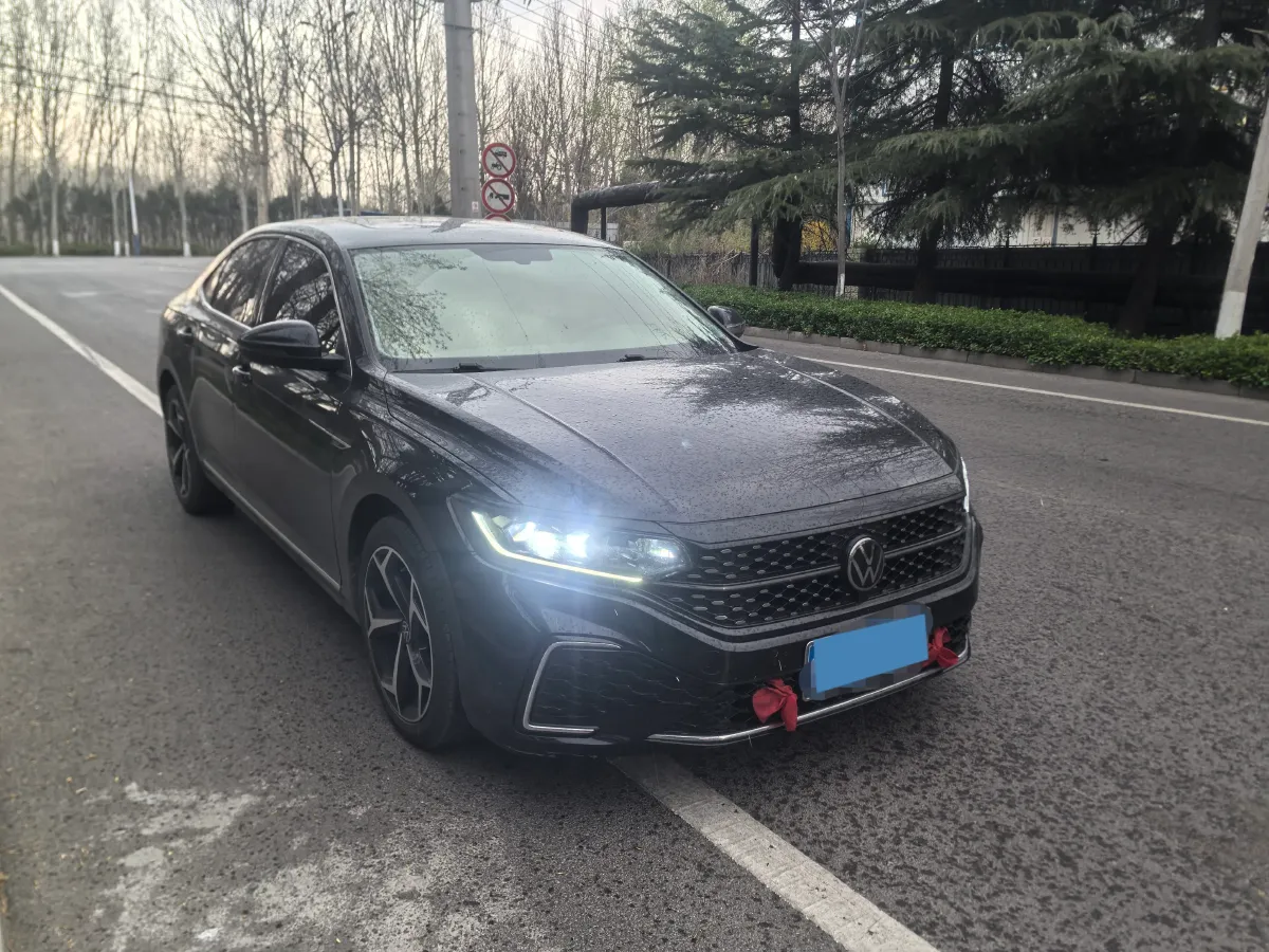 2024 Volkswagen Passat 2.0T 220HP L4 7DCT,autocango,china used car exporter,china ev exporter,chinese used car exporter,chinese used ev exporter