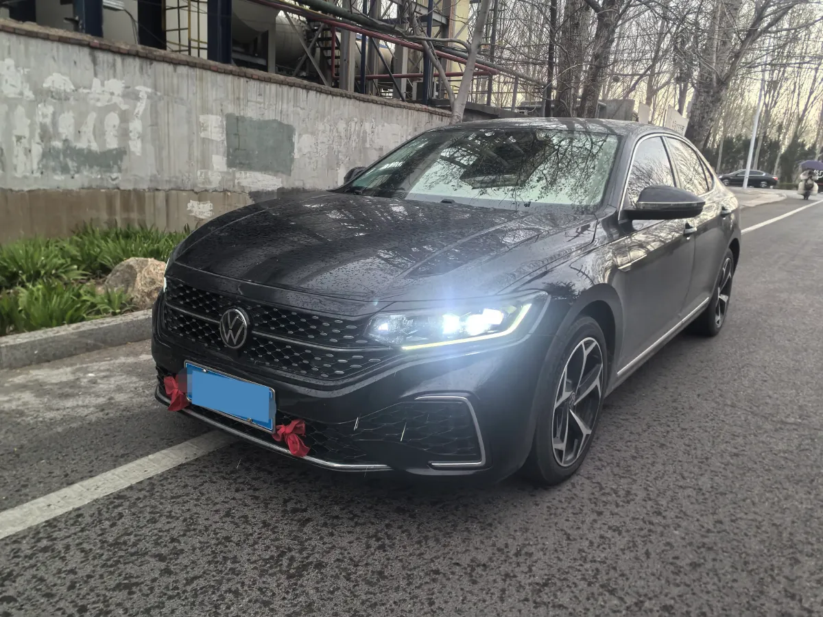 2024 Volkswagen Passat 2.0T 220HP L4 7DCT,autocango,china used car exporter,china ev exporter,chinese used car exporter,chinese used ev exporter