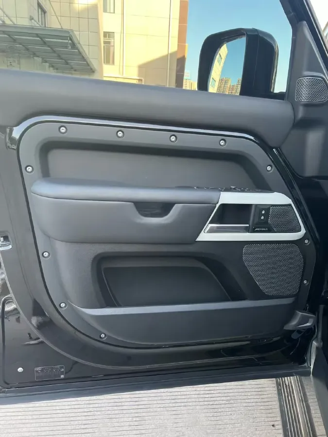 2023 Land Rover Defender 3.0T 400HP L6 8AT,autocango,china used car exporter,china ev exporter,chinese used car exporter,chinese used ev exporter