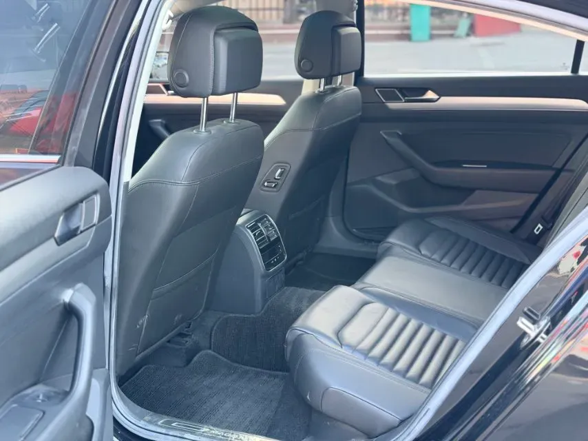 2019 Volkswagen Magotan 2.0T 186HP L4 7DCT,autocango,china used car exporter,china ev exporter,chinese used car exporter,chinese used ev exporter