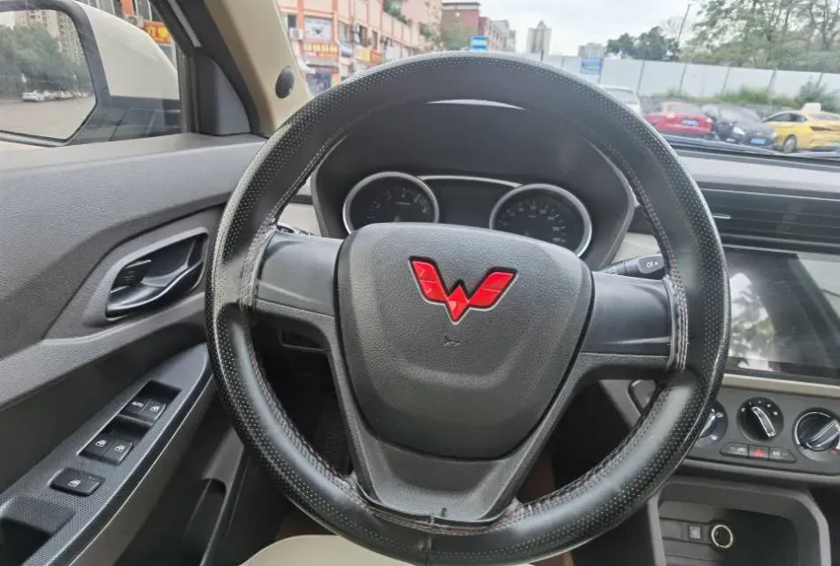 2021 WuLing HongGuang 1.5L 99HP L4 6MT,autocango,china used car exporter,china ev exporter,chinese used car exporter,chinese used ev exporter