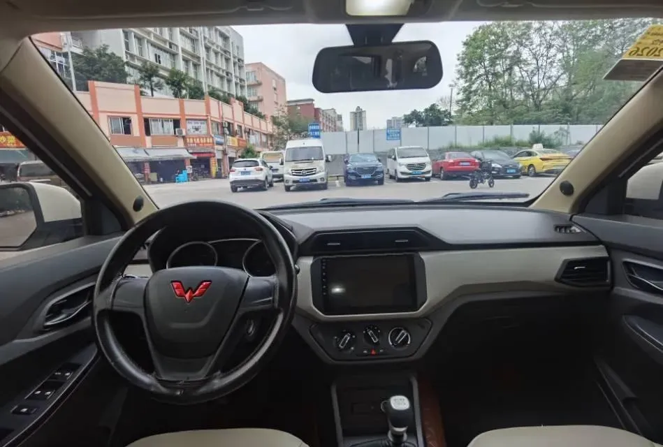 2021 WuLing HongGuang 1.5L 99HP L4 6MT,autocango,china used car exporter,china ev exporter,chinese used car exporter,chinese used ev exporter