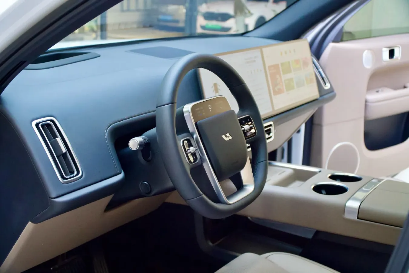 2025 Li L6 Range Extended 154HP L4 REEV,autocango,china used car exporter,china ev exporter,chinese used car exporter,chinese used ev exporter