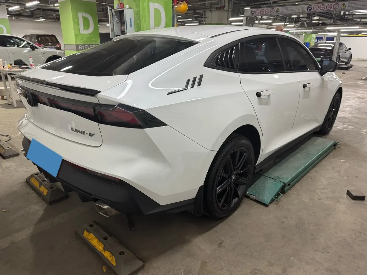 2023 ChangAn UNI-V 1.5T 188HP L4 7DCT,autocango,china used car exporter,china ev exporter,chinese used car exporter,chinese used ev exporter