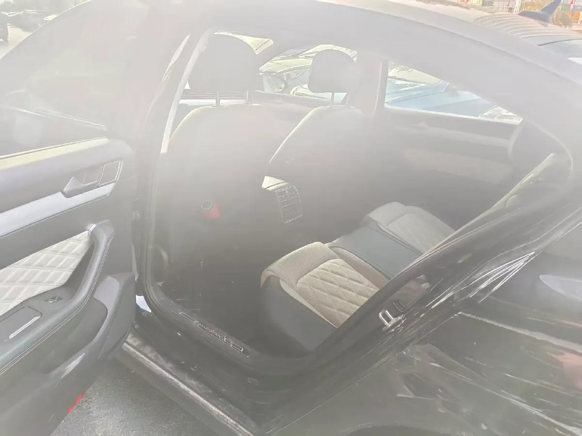 2023 Volkswagen Magotan 2.0T 186HP L4 7DCT,autocango,china used car exporter,china ev exporter,chinese used car exporter,chinese used ev exporter