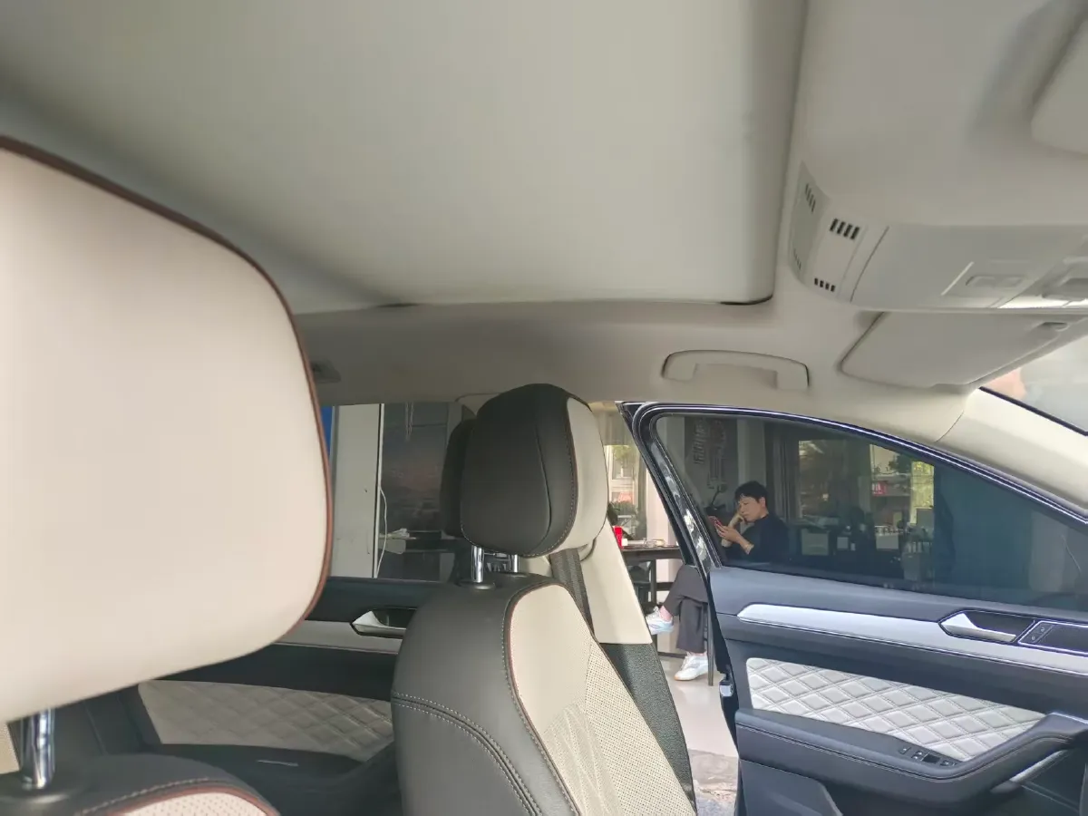 2023 Volkswagen Magotan 2.0T 186HP L4 7DCT,autocango,china used car exporter,china ev exporter,chinese used car exporter,chinese used ev exporter