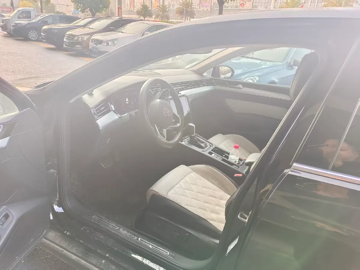 2023 Volkswagen Magotan 2.0T 186HP L4 7DCT,autocango,china used car exporter,china ev exporter,chinese used car exporter,chinese used ev exporter