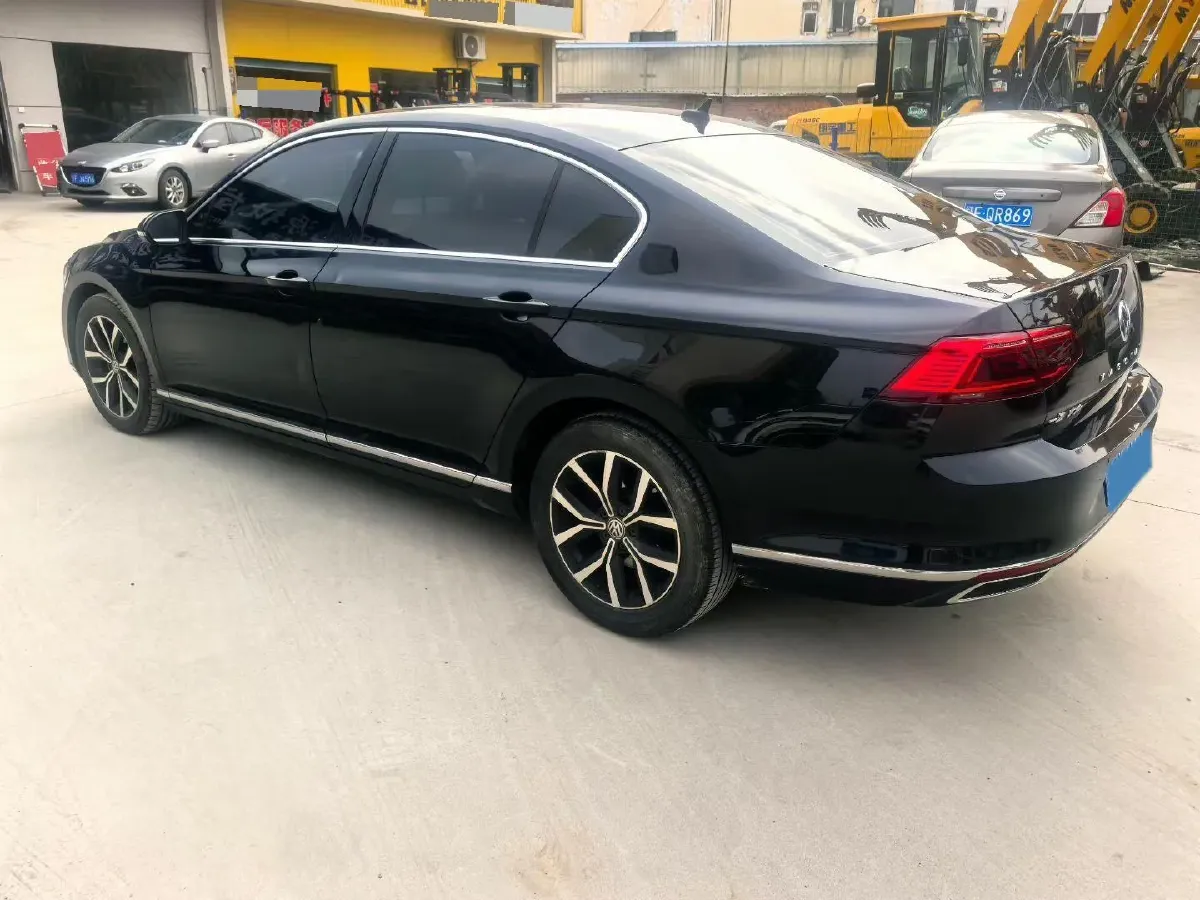 2020 Volkswagen Magotan 2.0T 186HP L4 7DCT,autocango,china used car exporter,china ev exporter,chinese used car exporter,chinese used ev exporter