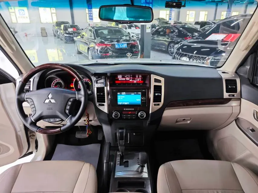 2018 Mitsubishi Pajero 3.0L 174HP V6 5AT,autocango,china used car exporter,china ev exporter,chinese used car exporter,chinese used ev exporter
