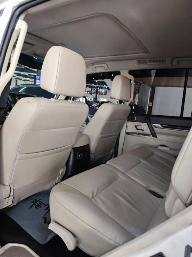 2018 Mitsubishi Pajero 3.0L 174HP V6 5AT,autocango,china used car exporter,china ev exporter,chinese used car exporter,chinese used ev exporter