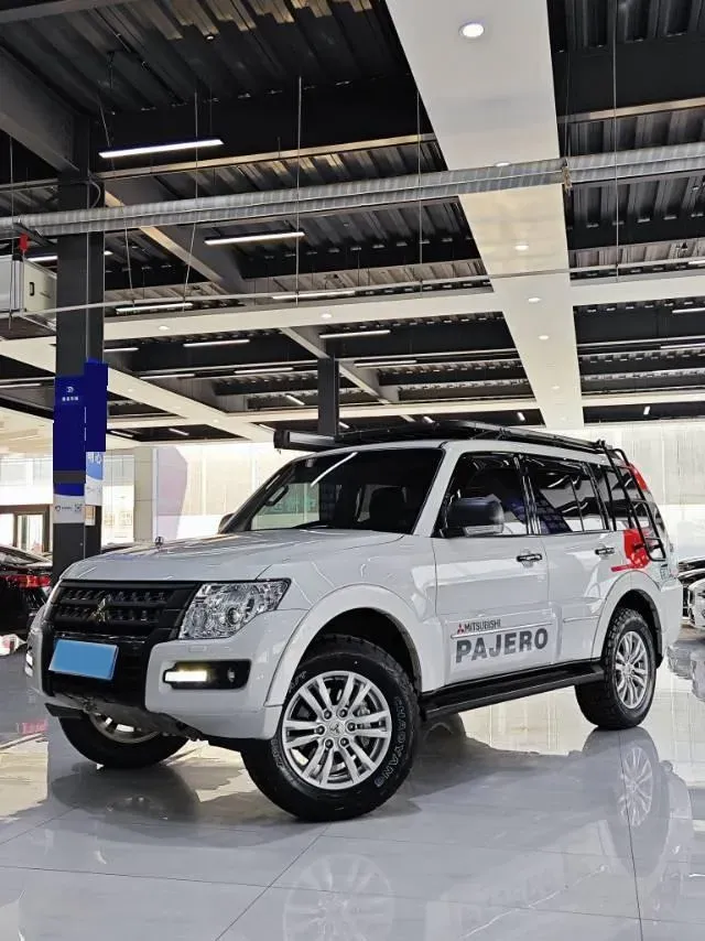 2018 Mitsubishi Pajero 3.0L 174HP V6 5AT,autocango,china used car exporter,china ev exporter,chinese used car exporter,chinese used ev exporter