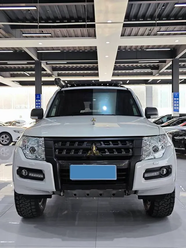 2018 Mitsubishi Pajero 3.0L 174HP V6 5AT,autocango,china used car exporter,china ev exporter,chinese used car exporter,chinese used ev exporter