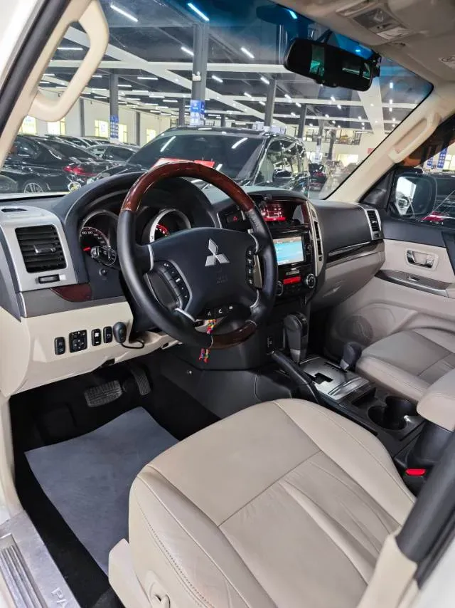 2018 Mitsubishi Pajero 3.0L 174HP V6 5AT,autocango,china used car exporter,china ev exporter,chinese used car exporter,chinese used ev exporter