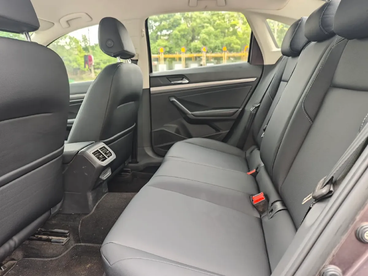 2018 Landwind XiaoYao 1.5T 163HP L4 CVT,autocango,china used car exporter,china ev exporter,chinese used car exporter,chinese used ev exporter