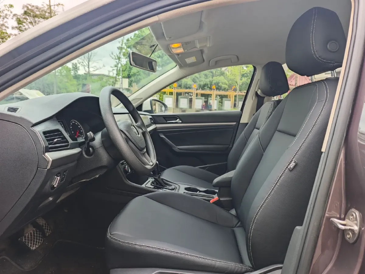 2018 Landwind XiaoYao 1.5T 163HP L4 CVT,autocango,china used car exporter,china ev exporter,chinese used car exporter,chinese used ev exporter