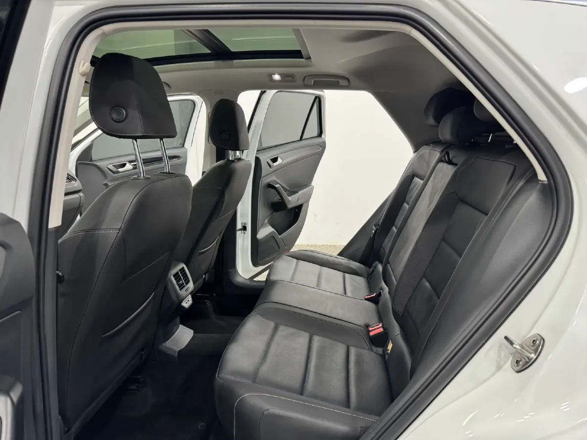 2022 Volkswagen T-Roc 1.4T 150HP L4 7DCT,autocango,china used car exporter,china ev exporter,chinese used car exporter,chinese used ev exporter