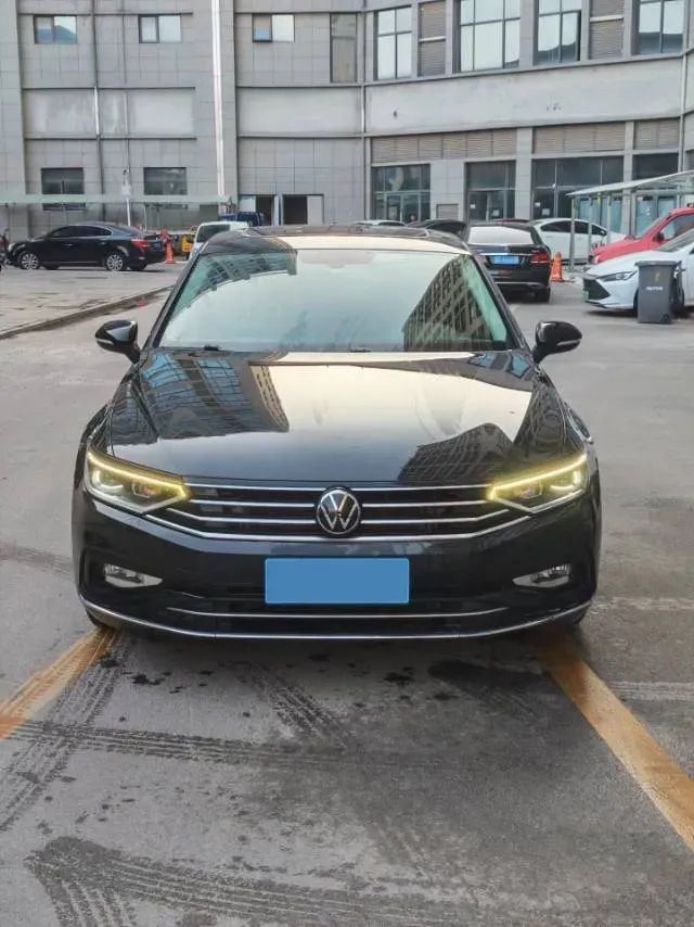 2020 Volkswagen Magotan 2.0T 186HP L4 7DCT,autocango,china used car exporter,china ev exporter,chinese used car exporter,chinese used ev exporter