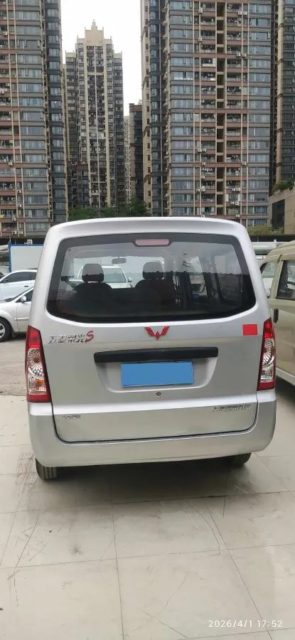 2021 WuLing RongGuang S 1.2L 76HP L4 5MT,autocango,china used car exporter,china ev exporter,chinese used car exporter,chinese used ev exporter