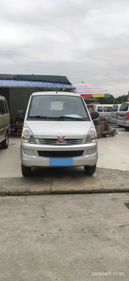2021 WuLing RongGuang S 1.2L 76HP L4 5MT,autocango,china used car exporter,china ev exporter,chinese used car exporter,chinese used ev exporter