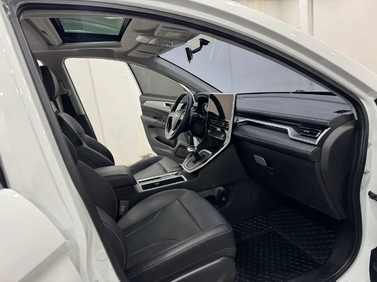 2021 Haval M6 1.5T 150HP L4 7DCT,autocango,china used car exporter,china ev exporter,chinese used car exporter,chinese used ev exporter