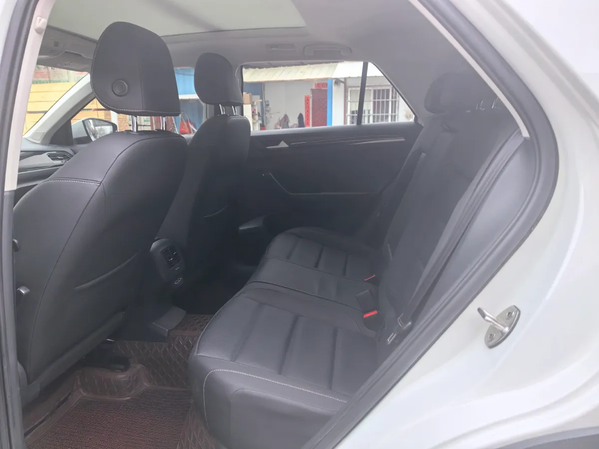 2021 Volkswagen T-Roc 1.4T 150HP L4 7DCT,autocango,china used car exporter,china ev exporter,chinese used car exporter,chinese used ev exporter