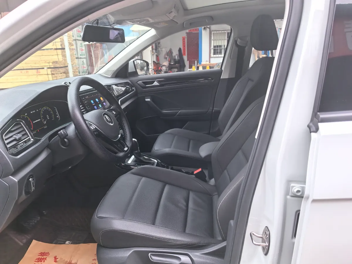 2021 Volkswagen T-Roc 1.4T 150HP L4 7DCT,autocango,china used car exporter,china ev exporter,chinese used car exporter,chinese used ev exporter