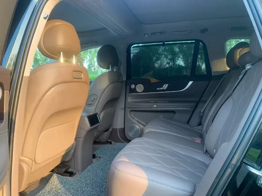 2025 AITO AITO M9 REEV 160HP REEV 52KWH,autocango,china used car exporter,china ev exporter,chinese used car exporter,chinese used ev exporter