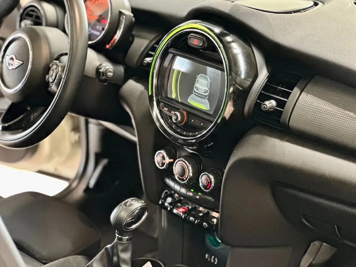 2016 MINI MINI 1.5T 136HP L3 6AT,autocango,china used car exporter,china ev exporter,chinese used car exporter,chinese used ev exporter