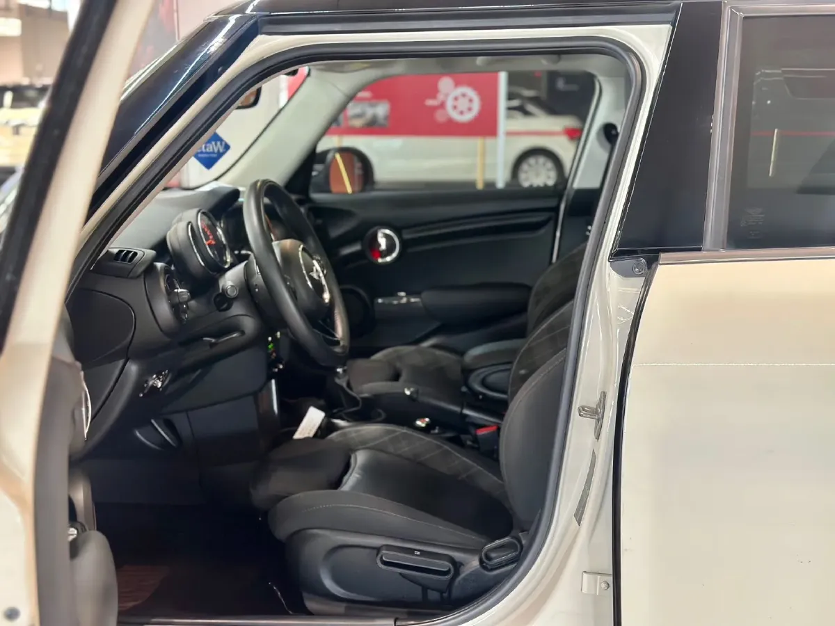 2016 MINI MINI 1.5T 136HP L3 6AT,autocango,china used car exporter,china ev exporter,chinese used car exporter,chinese used ev exporter