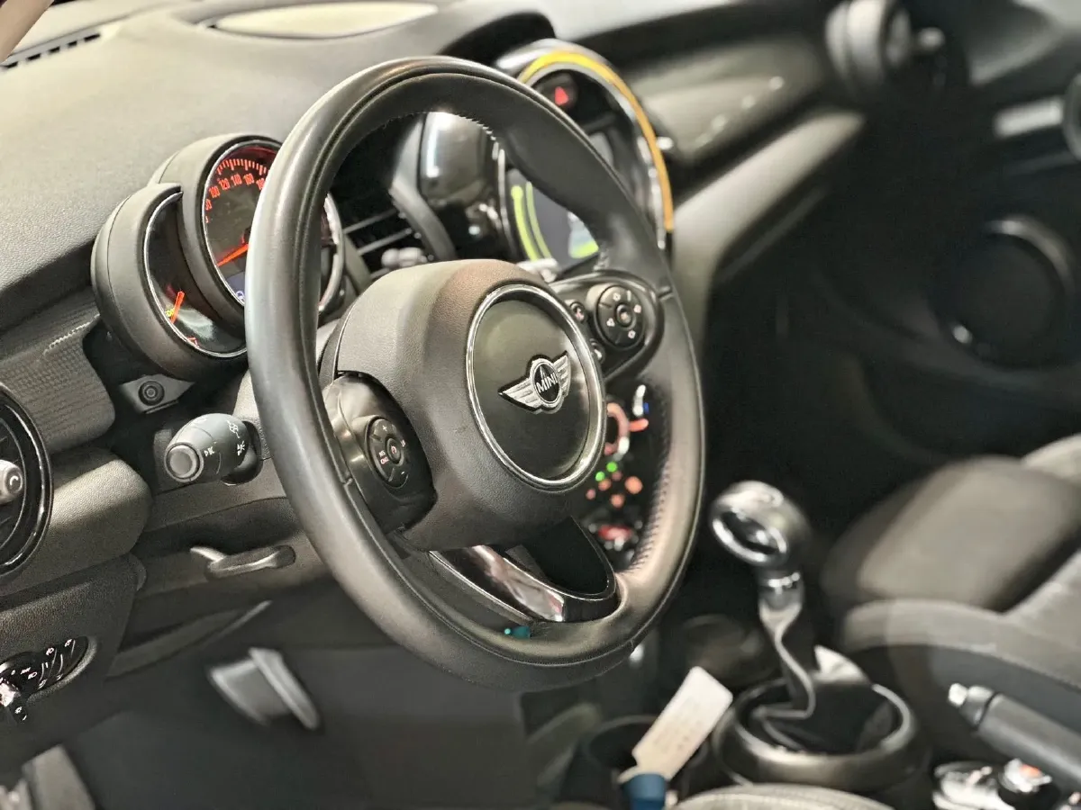 2016 MINI MINI 1.5T 136HP L3 6AT,autocango,china used car exporter,china ev exporter,chinese used car exporter,chinese used ev exporter