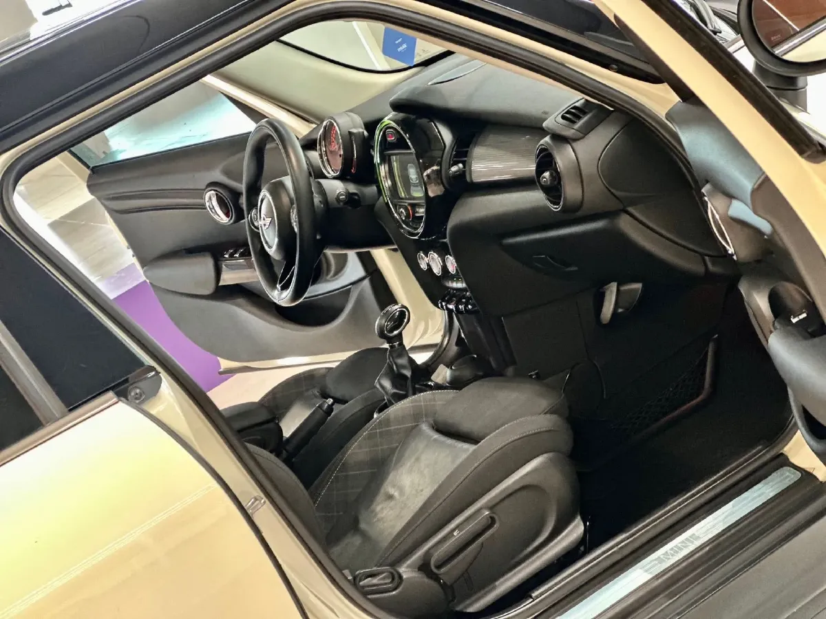 2016 MINI MINI 1.5T 136HP L3 6AT,autocango,china used car exporter,china ev exporter,chinese used car exporter,chinese used ev exporter