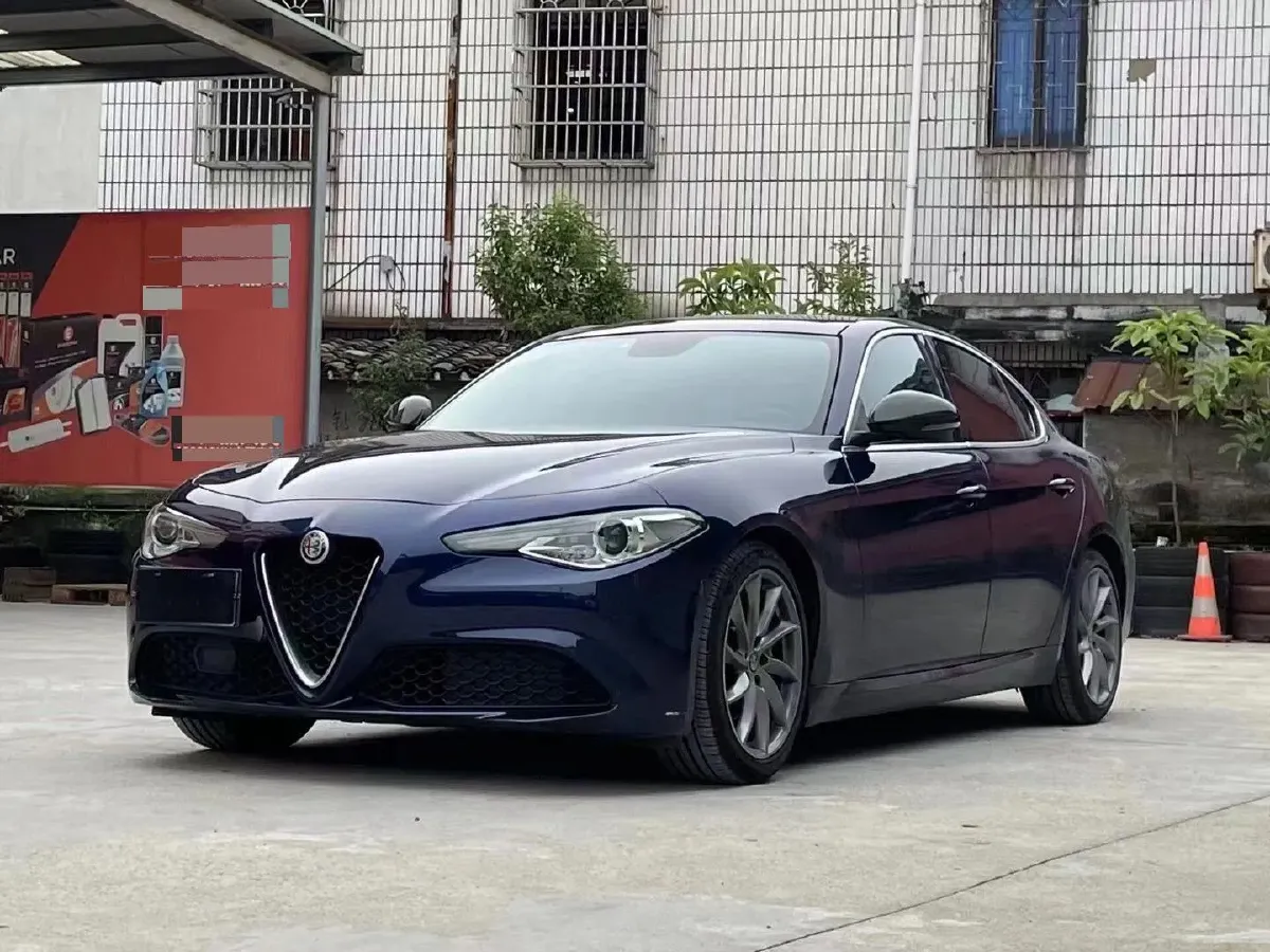 2018 Alfa Romeo Giulia 2.0T 200HP L4 8AT,autocango,china used car exporter,china ev exporter,chinese used car exporter,chinese used ev exporter